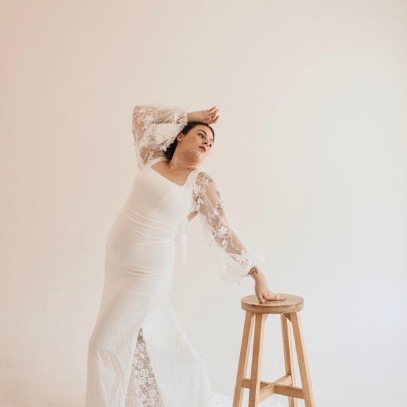 Dresses & Skirts - Elegant White Long Sleeve Lace Dress